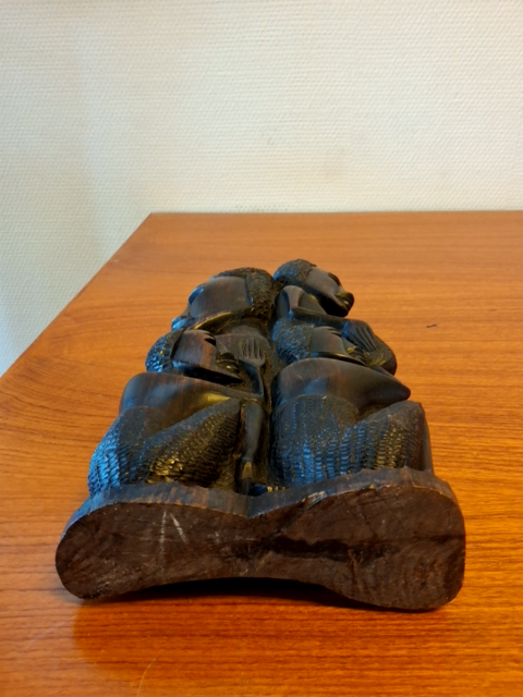 Afrikans træskulptur. Meget detaljeret.
